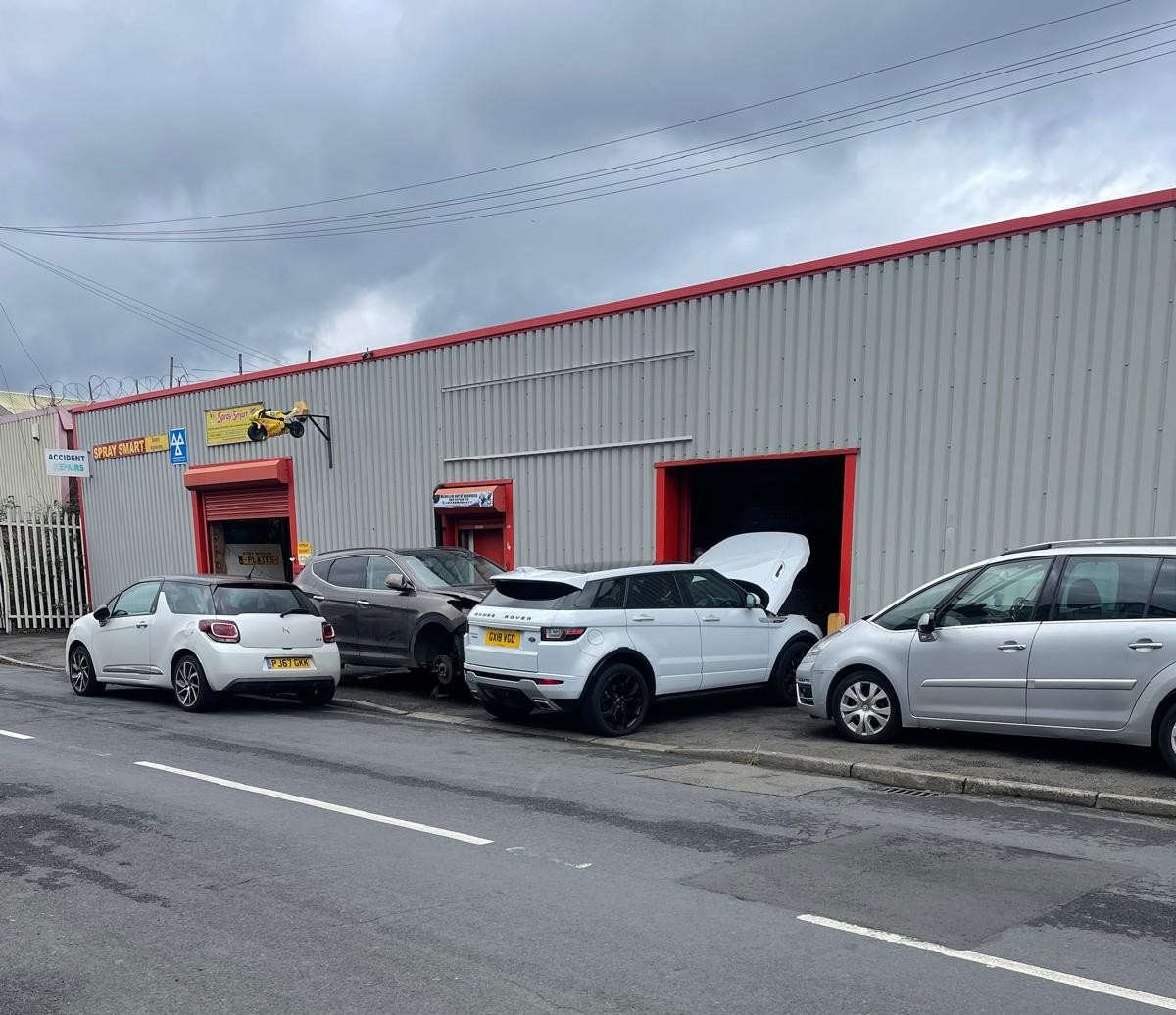 Front of Medellin Auto workshop